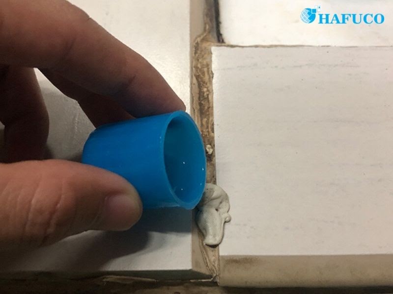 Sử dụng thuốc tẩy để làm sạch bã kẹo cao su