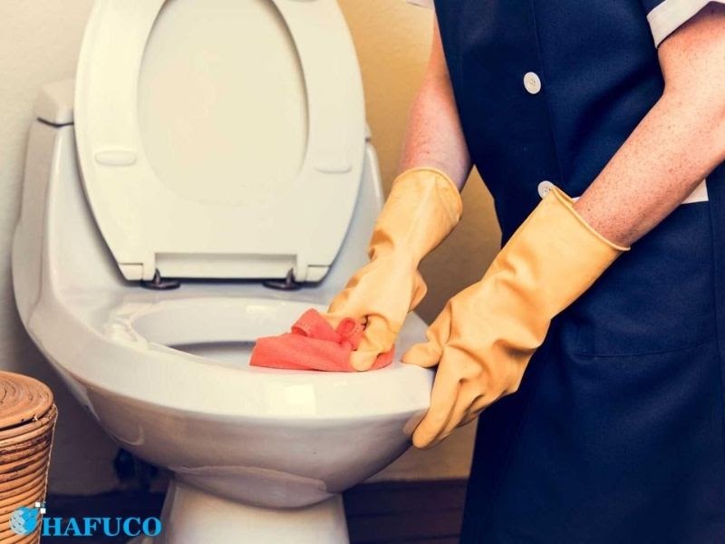 Vệ sinh nhà tắm sạch sẽ