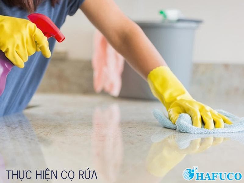 Quy trình tẩy dầu nhớt trên sàn nhà Quy trình tẩy dầu nhớt trên sàn nhà