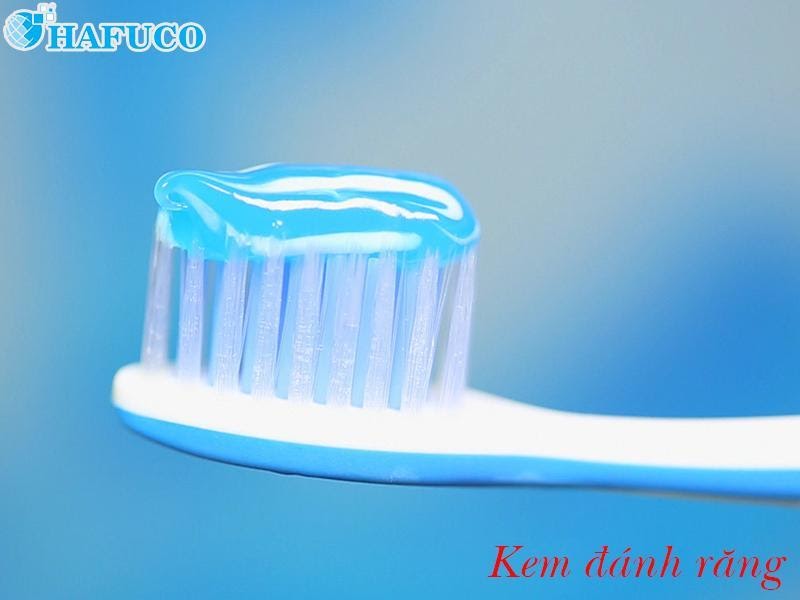 Sử dụng kem đánh răng tẩy vết cháy trên gạch