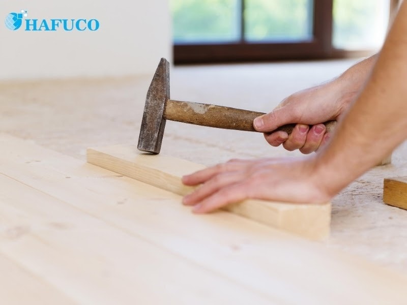 Thay thế sàn gỗ công nghiệp bị thấm nước