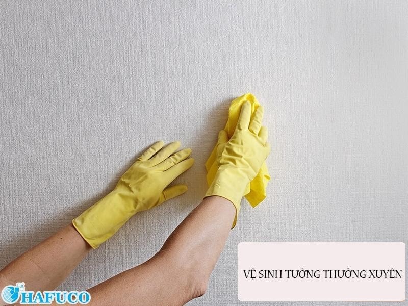 Nên vệ sinh tường nhà thường xuyên
