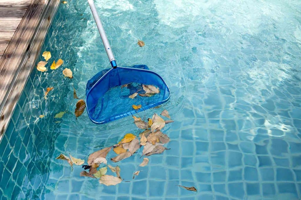 Nước bể bơi bị nhiễm sắt