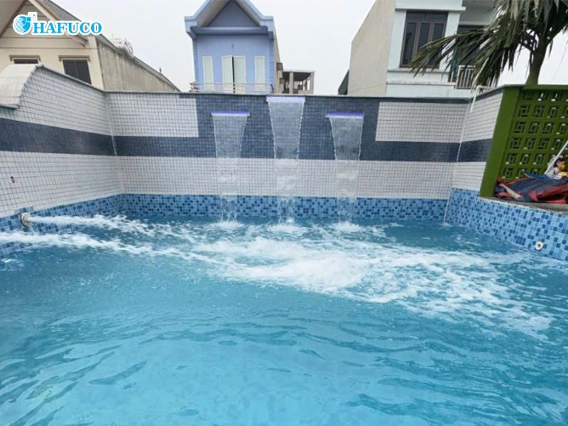 vệ sinh và lọc nước bể bơi cho anh Tùng 